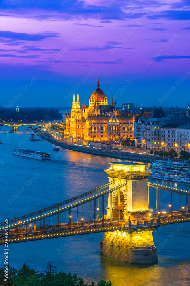 Fototapeta premium View of Budapest by night