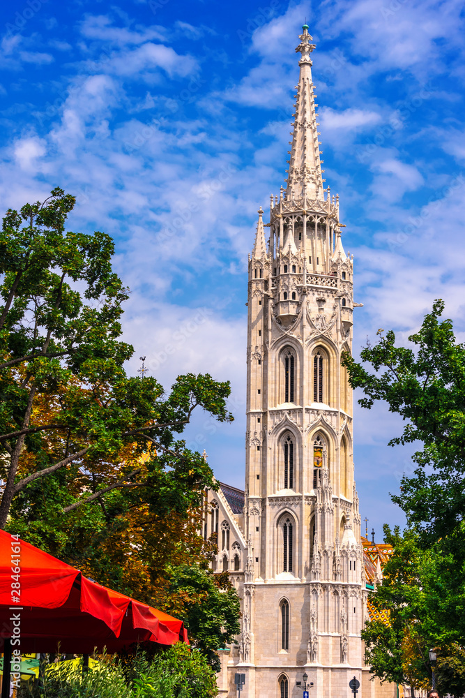 Fototapeta premium Matthias Church on the Castle hill in Budapest, Hungary