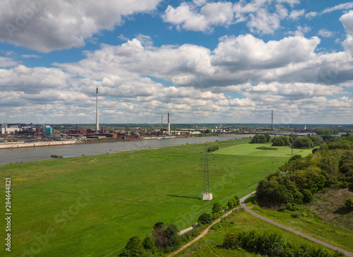 Panorama aus der Vogelperspektive der Rheinwiesen in Duisburg © Julia Hermann
