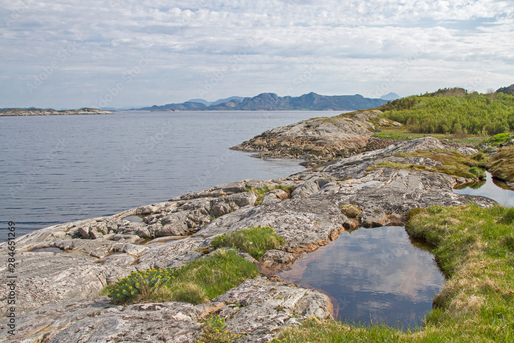 Felsküste am Nordsaltenfjord