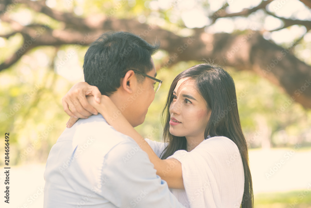 Asian couples are dating at the parks. Asian couples are dating at the parks.