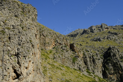 Die Felsenschlucht Torrent de Pareis bei Sa Calobra in der Serra de Tramuntana, Mallorca, Balearen, Spanien
