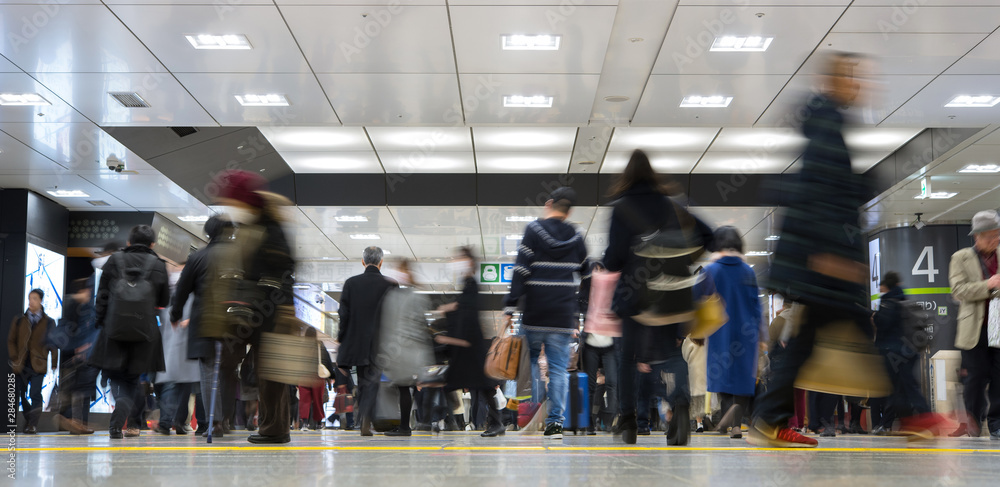 Passengers at Tokyo Railway Station　乗客が行き交う東京駅の構内 - obrazy, fototapety, plakaty 