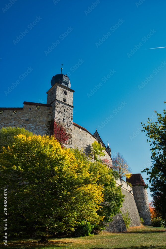 Burgmauer und Turm der Veste Coburg in Oberfranken Deutschland