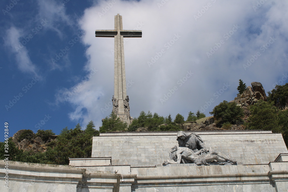 Cruz del Valle de los Caídos en Madrid
