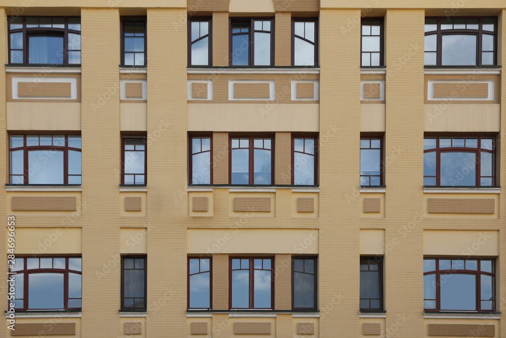 Fototapeta premium Wall of vintage building with beautiful windows