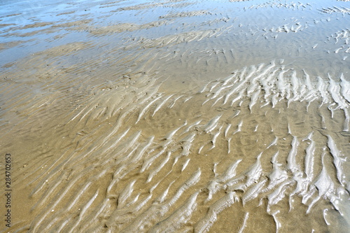 Marcas de agua en arena de playa