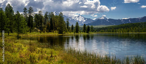 Fototapeta Naklejka Na Ścianę i Meble -  Ulagan lake Cicely, Altai, Russia, June