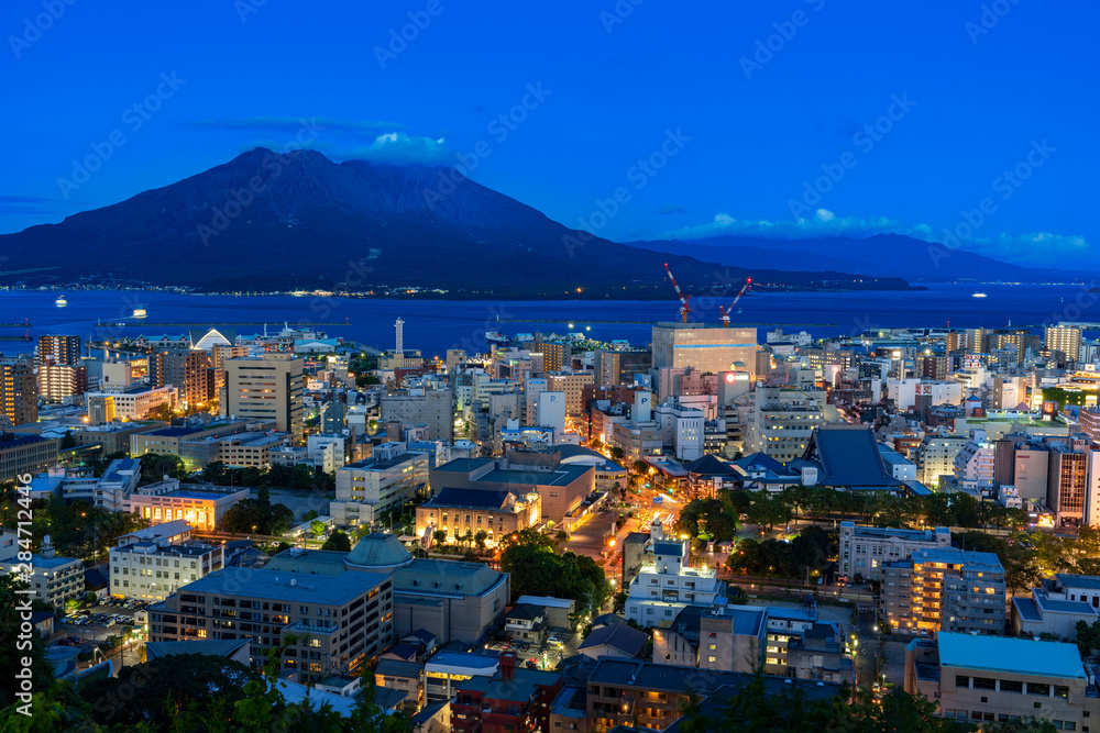 Fototapeta premium [鹿児島県]鹿児島市街と桜島