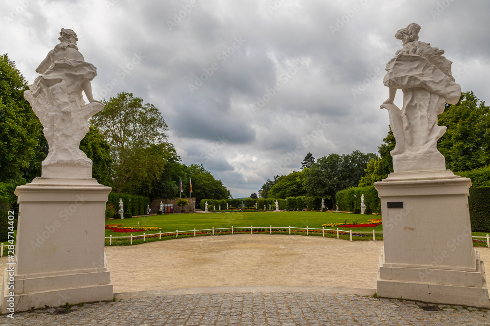 Obraz premium Blick in den Garten vom Kurfüstlichen Palais in Trier