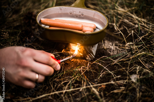 Cooking sausages while traveling in a pan