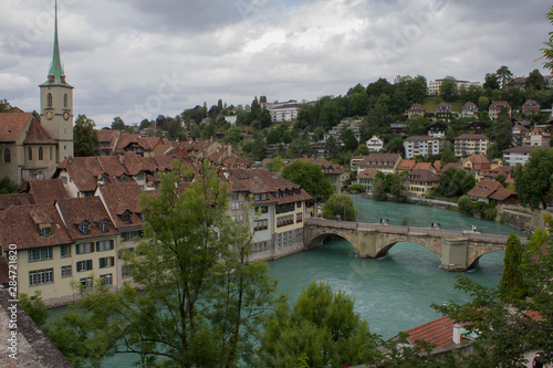 Aare in Bern Stadtblick altstadt Brücke blau grün Niemand