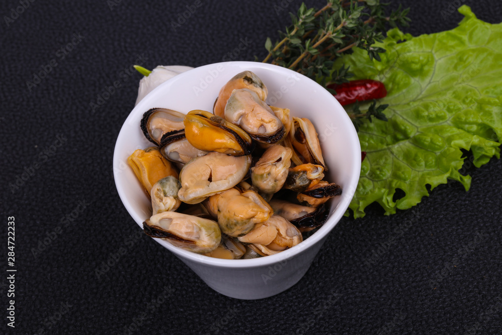Pickled mussels in the bowl served pepper, garlic and salad Pickled mussels in the bowl served pepper, garlic and salad