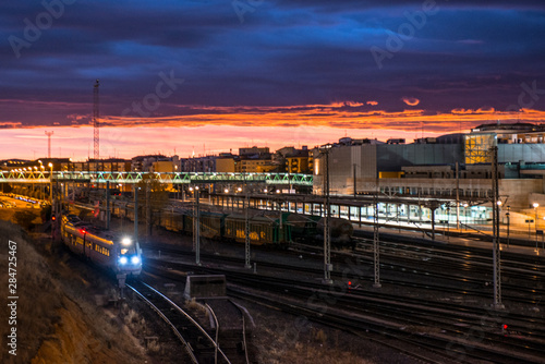 ESTACION DE TRENES AL ANOCHECER