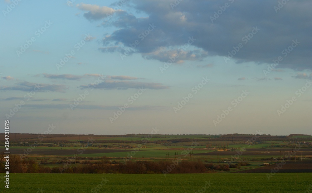 Obraz premium Middle aged white woman in medieval dress walks in the steppe