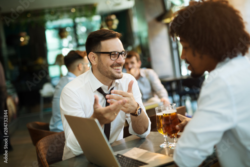 Conversation between two men in a cafe