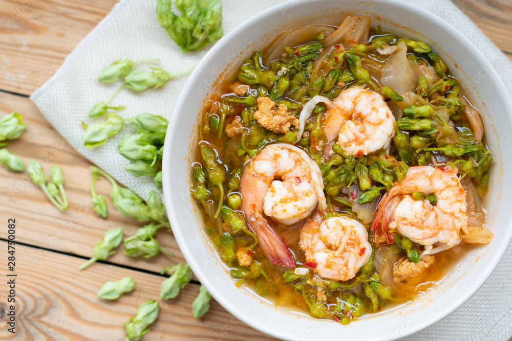 Sour soup with shrimp and cowslip creeper Sour soup with shrimp and cowslip creeper