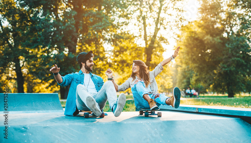 Beautiful young couple enjoying outdoors in city skateborading park © hedgehog94