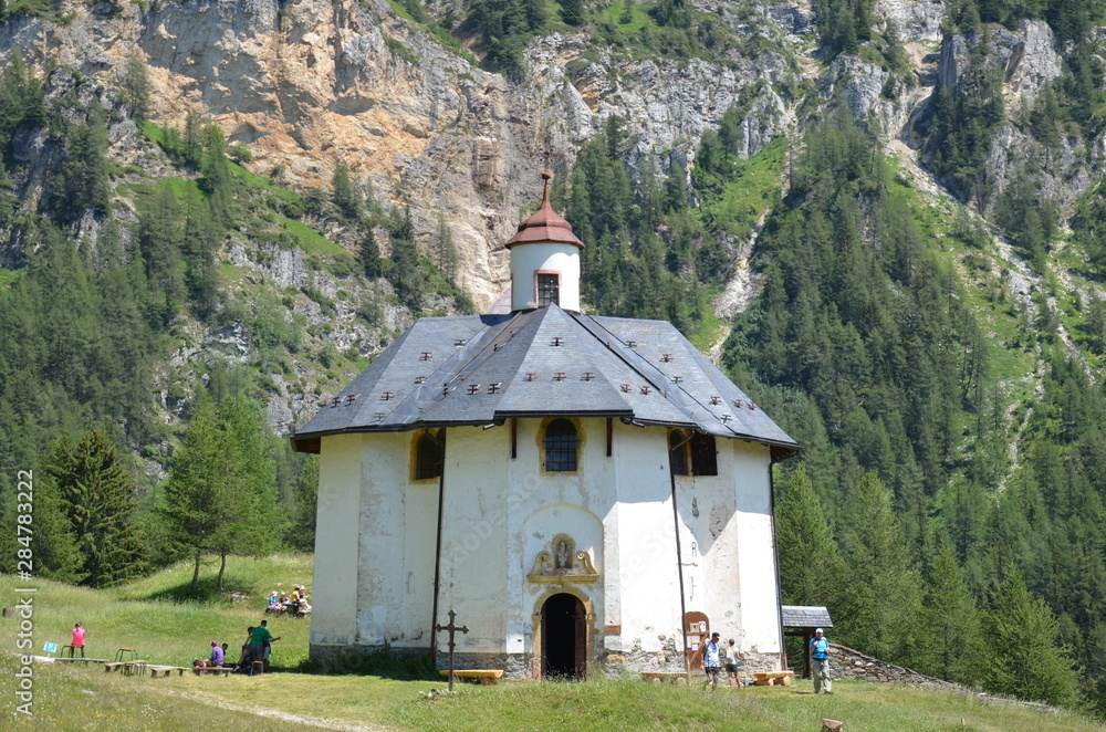 Foto de Sanctuaire de NotreDame des do Stock Adobe Stock