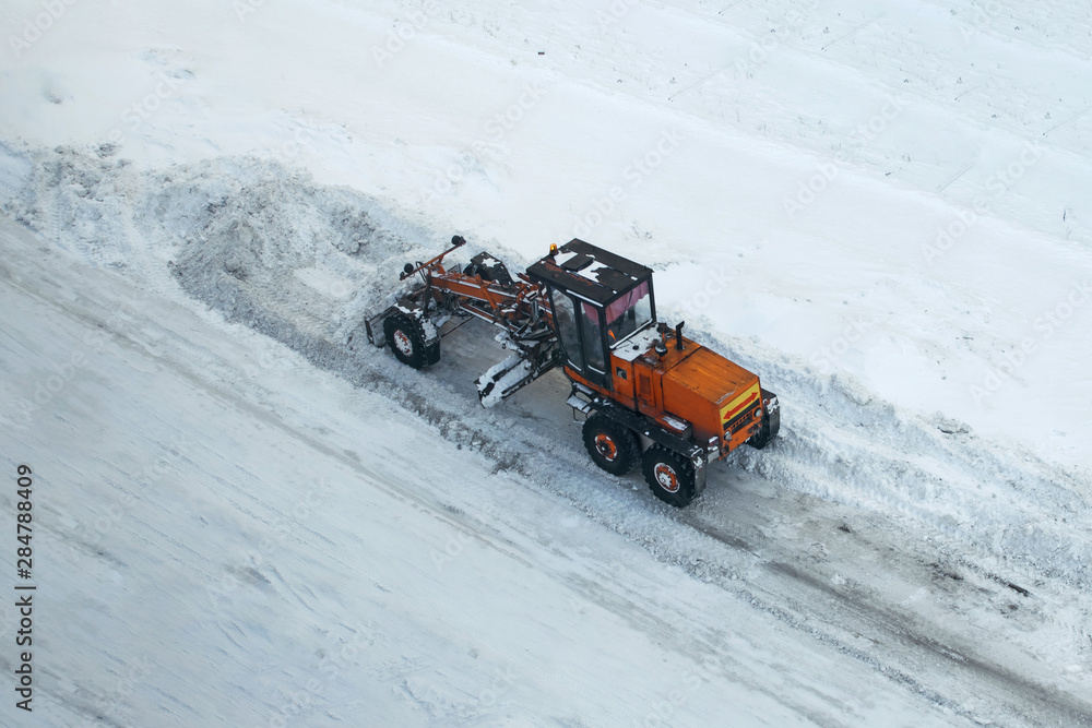 Snow blower clean roads from fallen snow. Snow blower clean roads from fallen snow.
