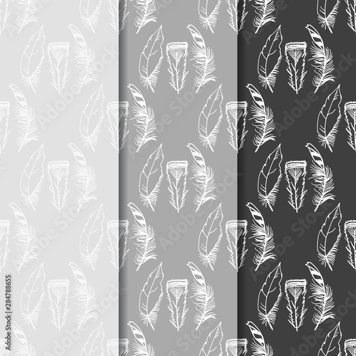 фотографія Mockingjay feather seamless pattern hand drawn sketch