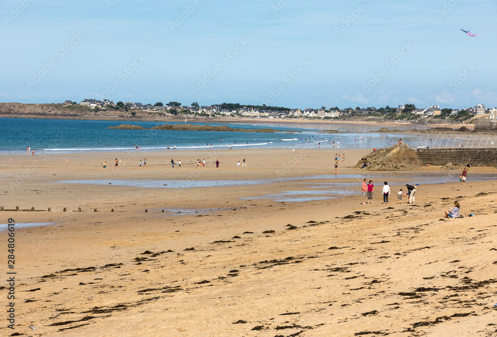  Romantic walk of people on the picturesque beach of Saint Malo. Brittany, France