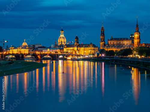 Dresden Skyline in der Blauen Stunde