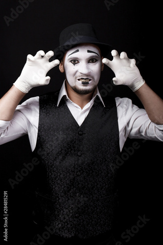 mime shows theatrical emotions