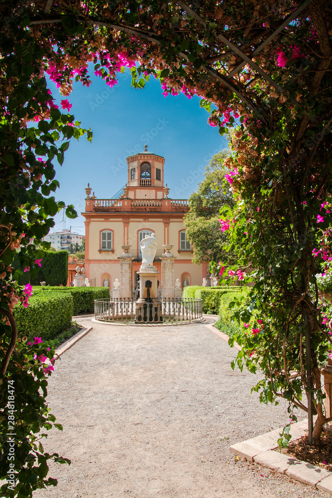 Ταπετσαρία Valencia, Spain-07/20/2019:Monforte Garden - Jardines de Monforte
