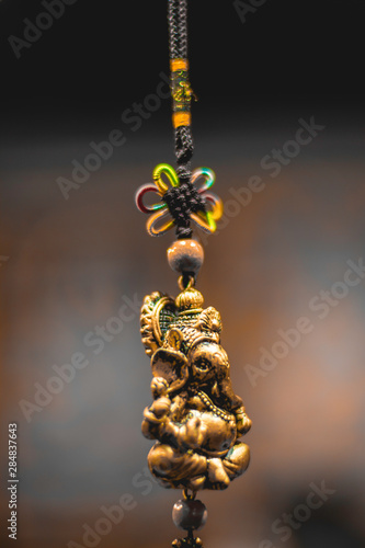 Objectos en miniatura artistica, brazaletes, decoraciones joyas