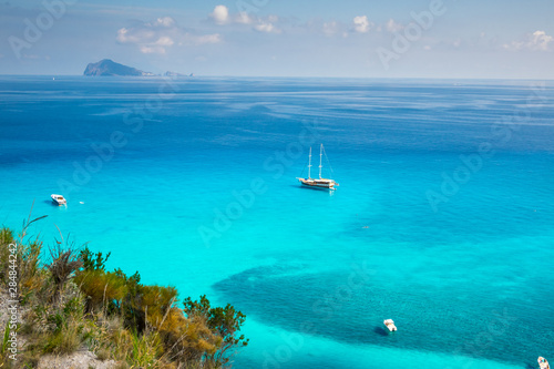 Tableau sur toile Turqoise Water on Lipary Island Shores , Aeolian Islands , Sicily, Italy