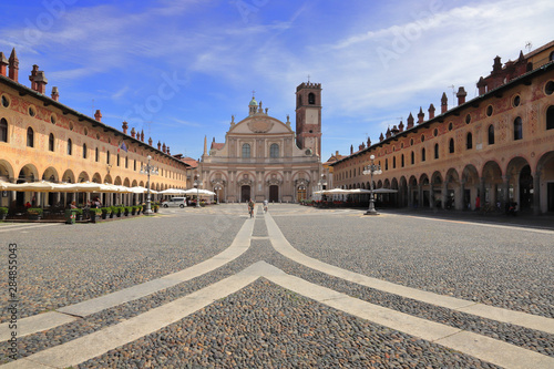 vigevano, piazza ducale, italia, vigevano village, ducale square, italy	