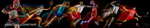 Kreatywny kolaż zdjęć 7 modeli na czarno w mieszanym świetle. Reklama, sport, zdrowy styl życia, ruch, aktywność, koncepcja ruchu. Futbol amerykański, piłka nożna, tenis siatkówka koszykówka rugby