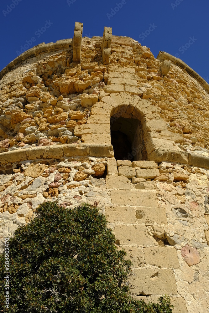 Der Wachturm Torre d’Albarca auf der Halbinsel Llevant im Naturpark Llevant, Mallorca, Balearen, Spanien