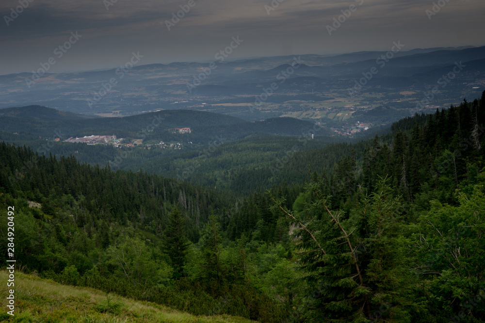 Obraz premium the vief of the Rudawy janowickie mountains from the Giant Mountains in Poland