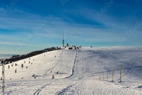 Foto Wandern im Winterwunderland auf dem Feldberg bei strahlendem Sonnenschein