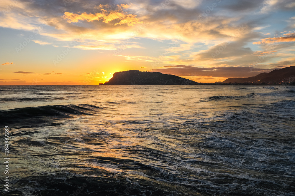Obraz premium sunset over the sea, alanya