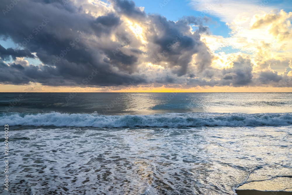 Obraz premium sunset over the sea, alanya