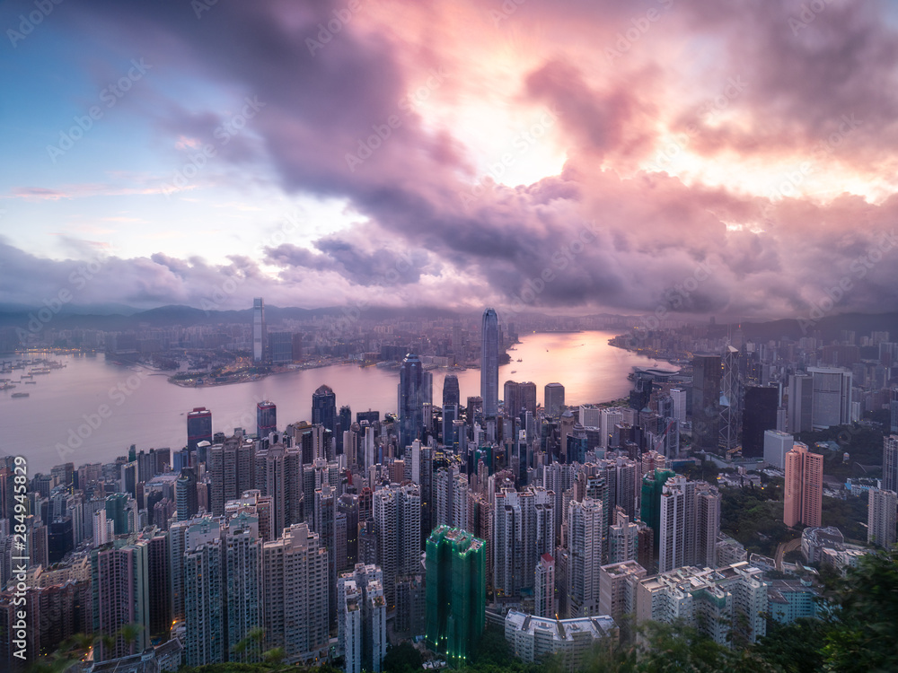 Fototapeta premium Hong Kong Storms Approaching at Sunrise