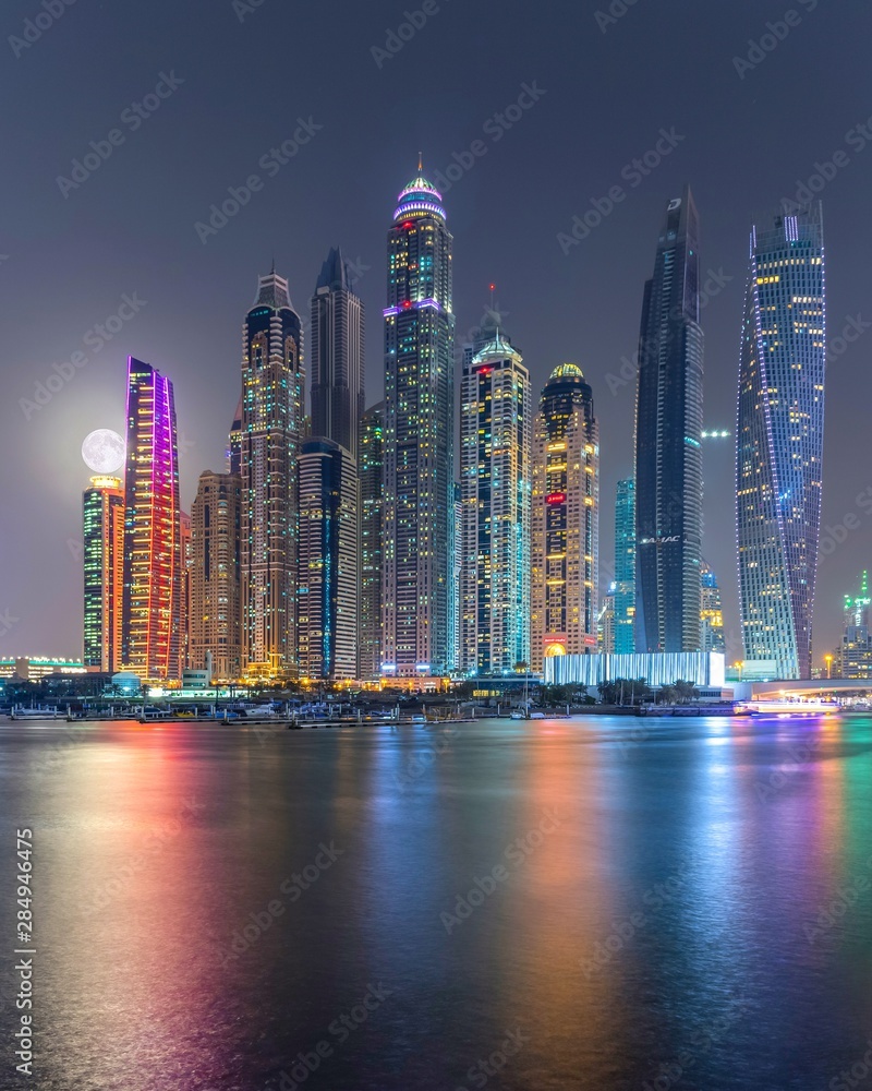 Fototapeta premium Dubajski wieżowiec mariny