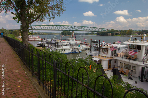 Canvas-taulu Boats on the Ohio River, Marietta, Ohio
