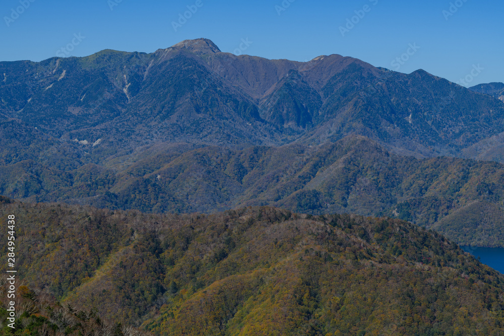 半月山の展望台から見た日光白根山 半月山の展望台から見た日光白根山
