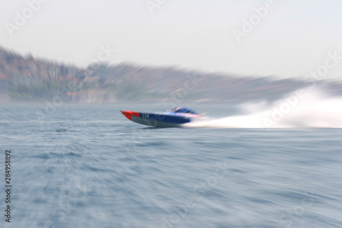 sea ​​races and quick snapshots