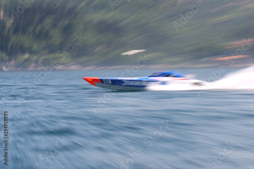 sea ​​races and quick snapshots