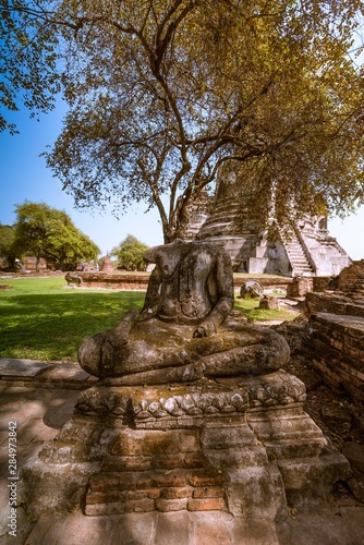 Templos no Parque Histórico de Ayutthaya photo