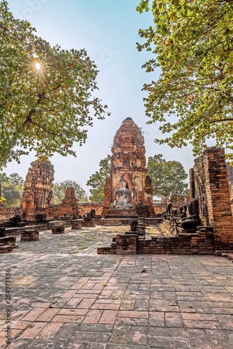 Templos no Parque Histórico de Ayutthaya photo