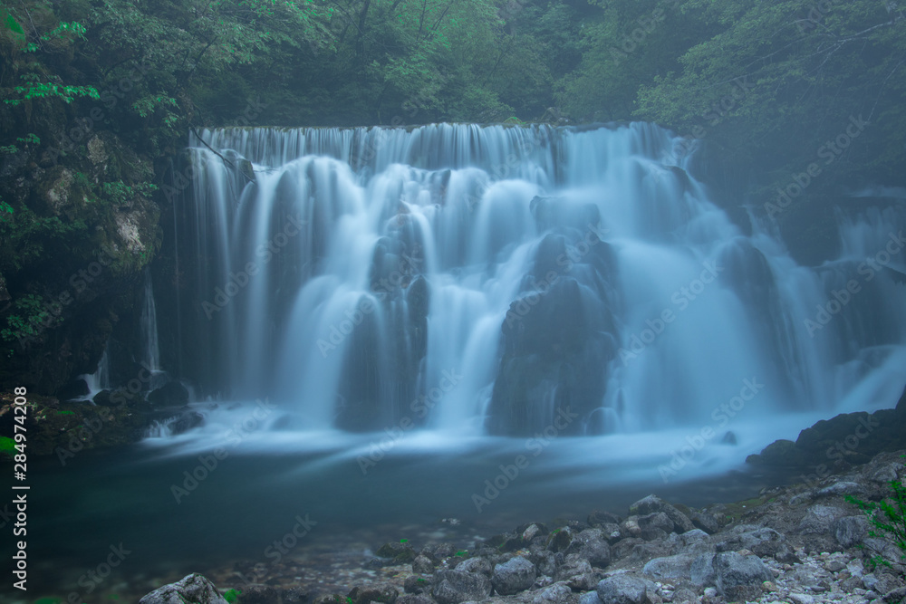 Fototapeta premium Wodospad u źródła rzeki Bistrica