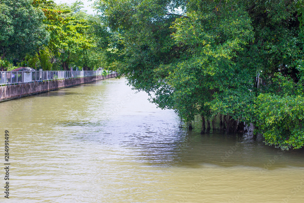 The image of the water source that is stored and consumed The image of the water source that is stored and consumed