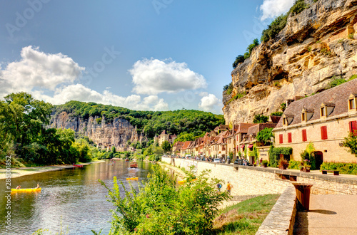 La Roque-Gageac, Dordogne, France photo