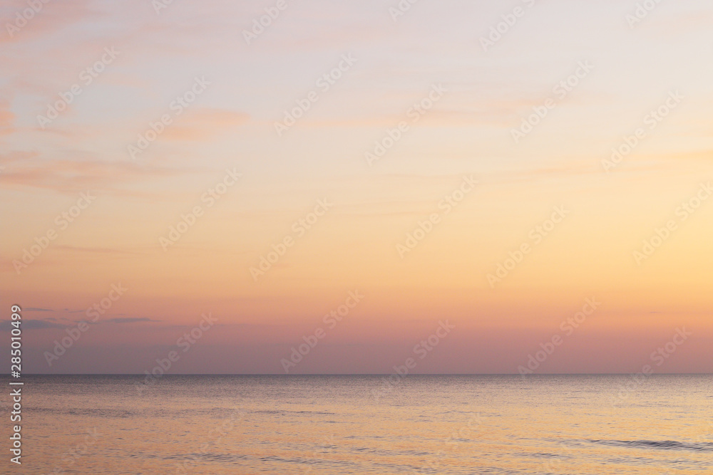 Fototapeta premium beautiful evening gradient sky and sea